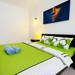 Apartment Urban Serenity Flat - Plaza Romania Mall