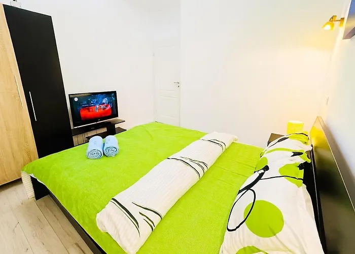 Urban Serenity Flat - Plaza Romania Mall Apartment *